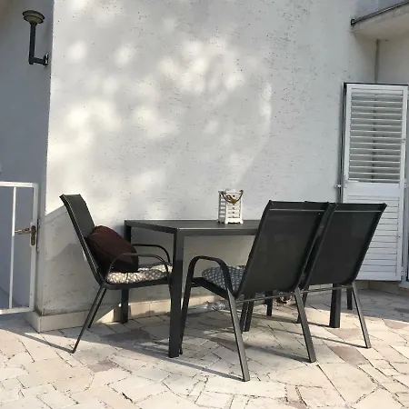 Beach House Black Olive Slatine